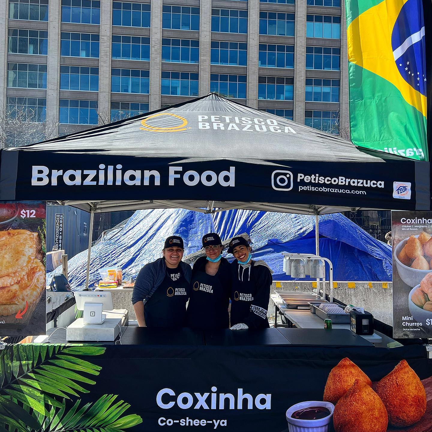 Today we’re here at @smorgasburg in Jersey City till 6:00pm. Come and get some coxinhas 🇺🇸🇧🇷
.
.
.
. 
.
#petiscobrazuca #smorgasburg #brazilianfood #cozinha #pastel #brazilianempanadas