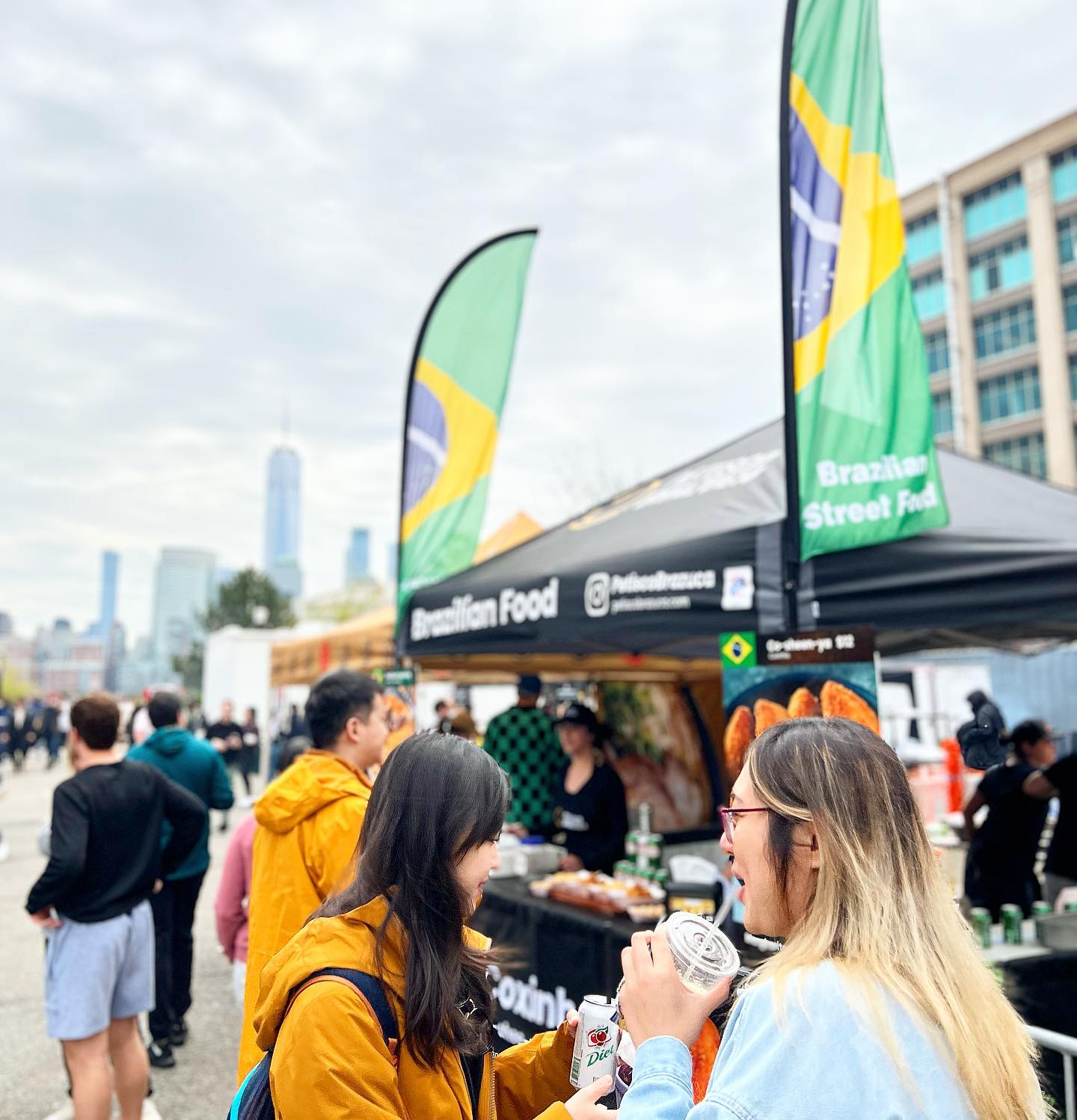 Today our stop is in Jersey City, NJ till 6:00pm. 🔥 You can also order online through @ubereats and avoid lines with UberEats pickup. 
.
.
.
#petiscobrazuca #smorgasburg #newjersey #jerseycity #coxinhas #delivery #streetfair #brazilianfood #brazil